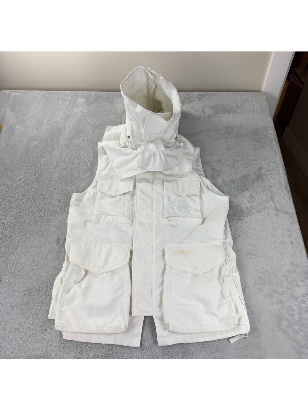 Canada Goose Women's Size Large 8802L1 Humanature Chaka Vest White Authentic